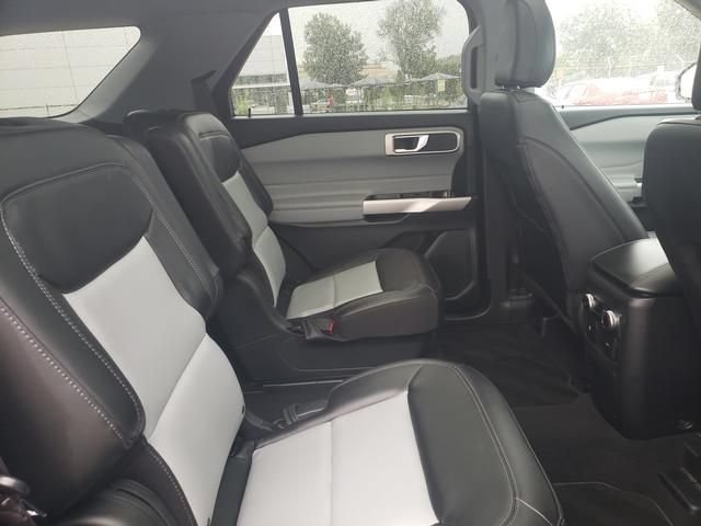 Used 2023 Ford Explorer XLT w/ Equipment Group 202A AWD/4WD image 19