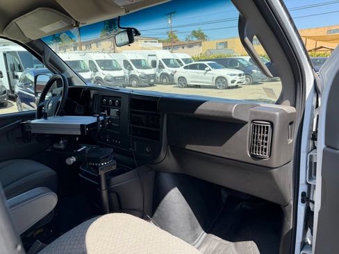 Used 2020 Chevrolet Express 2500 RWD image 12
