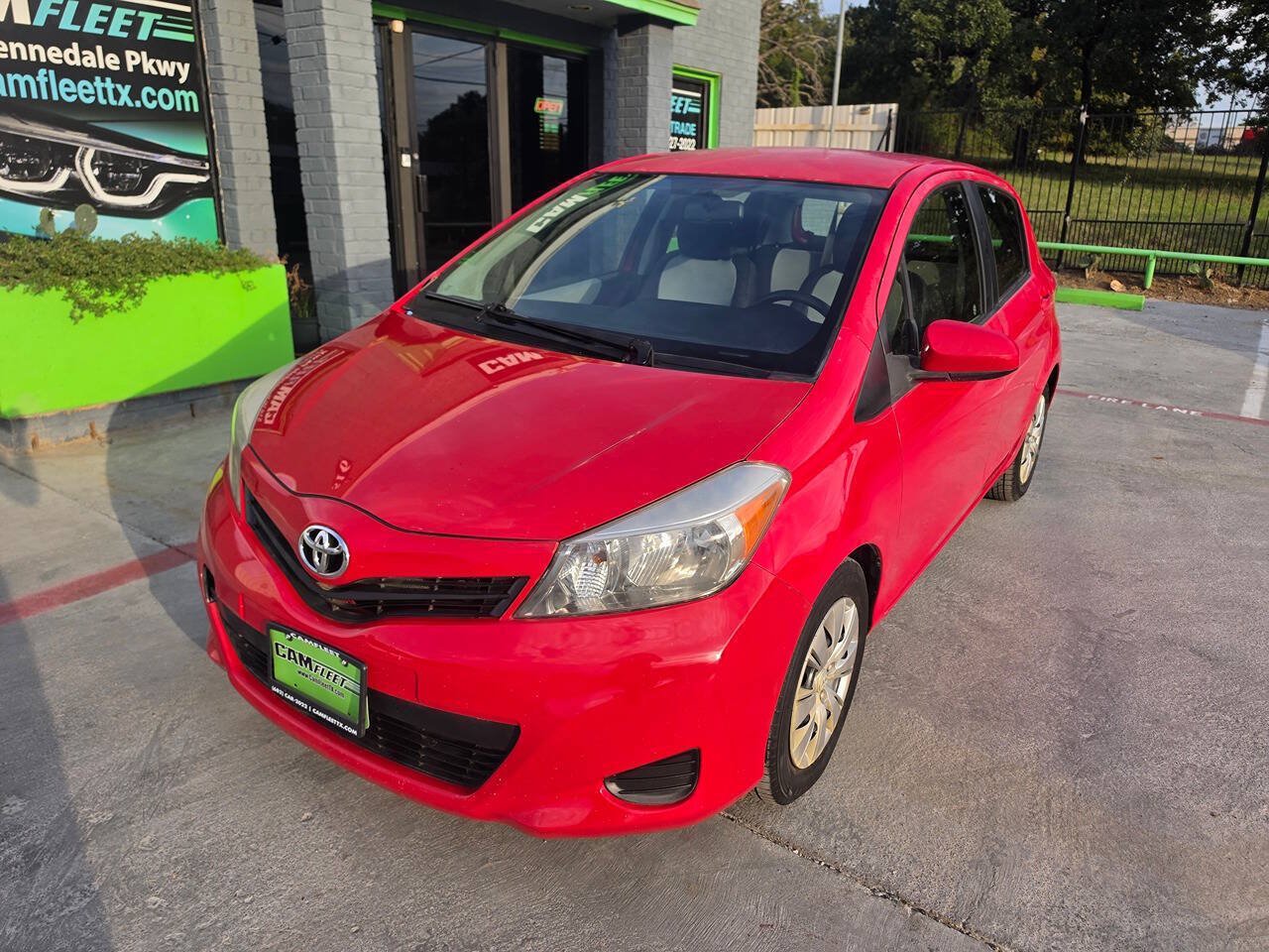 Used 2013 Toyota Yaris L FWD image 3