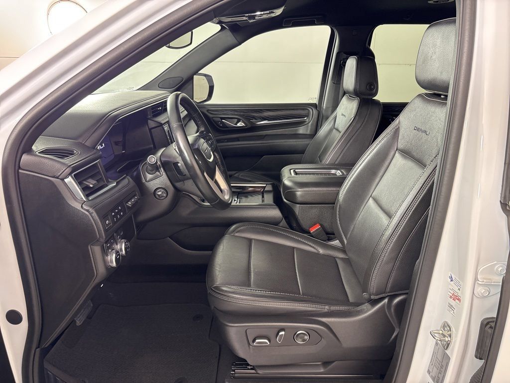 Used 2024 GMC Yukon XL Denali AWD/4WD image 28