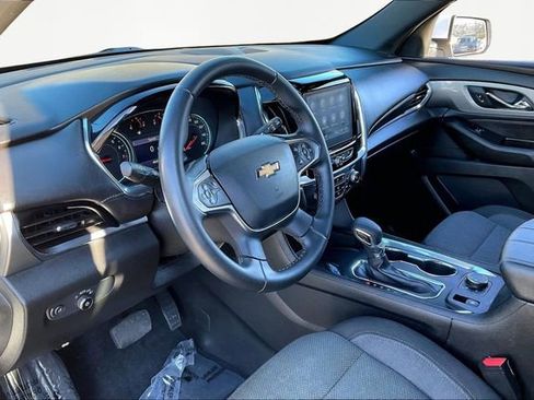 Used 2023 Chevrolet Traverse LT image 12