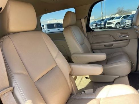 Used 2012 Cadillac Escalade Premium image 12