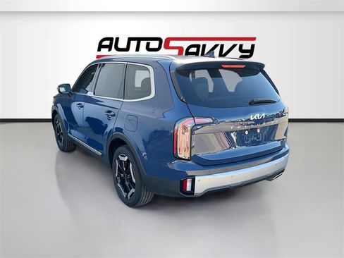 Used 2023 Kia Telluride EX w/ EX Captain's Chair Package image 5