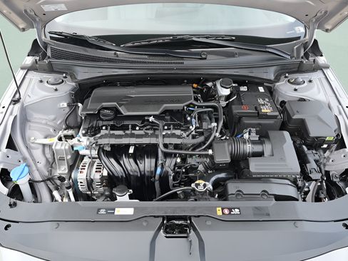Certified 2026 Hyundai Elantra Limited FWD image 19