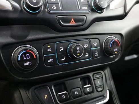 Used 2021 GMC Terrain SLT w/ Infotainment Package II AWD/4WD image 30