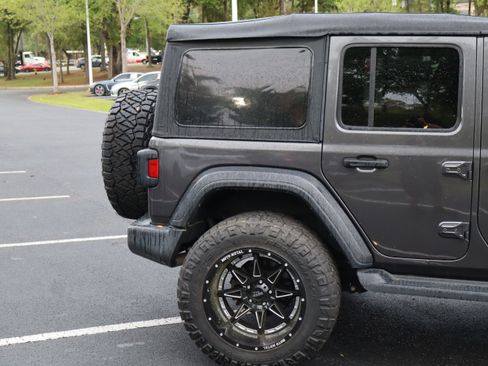 Used 2018 Jeep Wrangler Unlimited Sport image 5