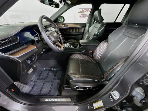 Used 2022 Jeep Grand Cherokee Summit AWD/4WD image 27