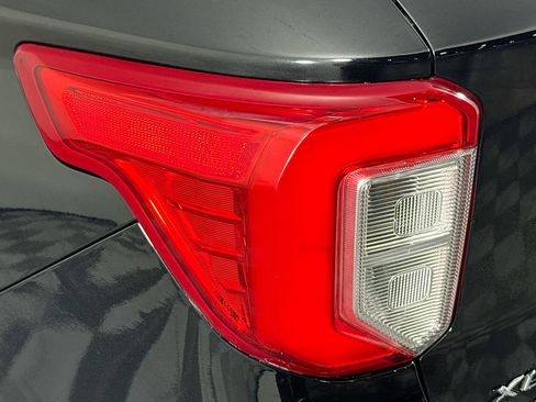 Used 2021 Ford Explorer XLT w/ Equipment Group 202A RWD image 35
