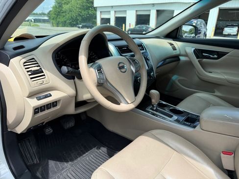 Used 2015 Nissan Altima 2.5 SL w/ Technology Package FWD image 17