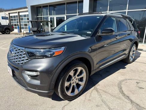 Used 2020 Ford Explorer Platinum w/ Premium Technology Package image 3