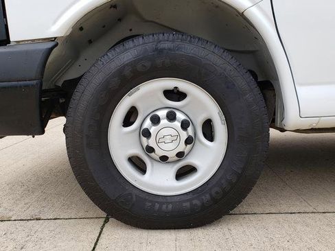 Used 2015 Chevrolet Express 2500 image 27