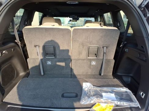 New 2026 Jeep Grand Cherokee L Limited w/ Luxury Tech Group II image 7