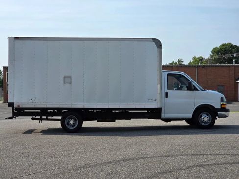 Used 2014 Chevrolet Express 3500 Extended RWD image 5