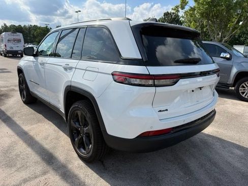 Used 2023 Jeep Grand Cherokee Altitude AWD/4WD image 6