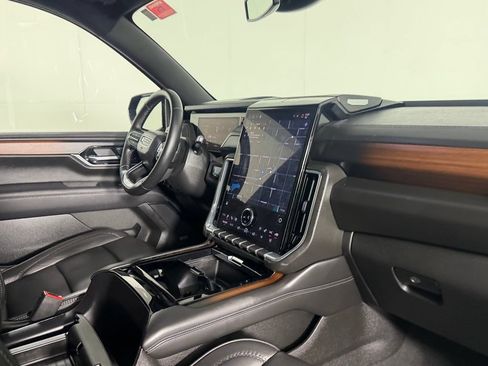 Used 2025 GMC Yukon Denali AWD/4WD image 29
