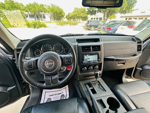Used 2012 Jeep Liberty Sport RWD image 16