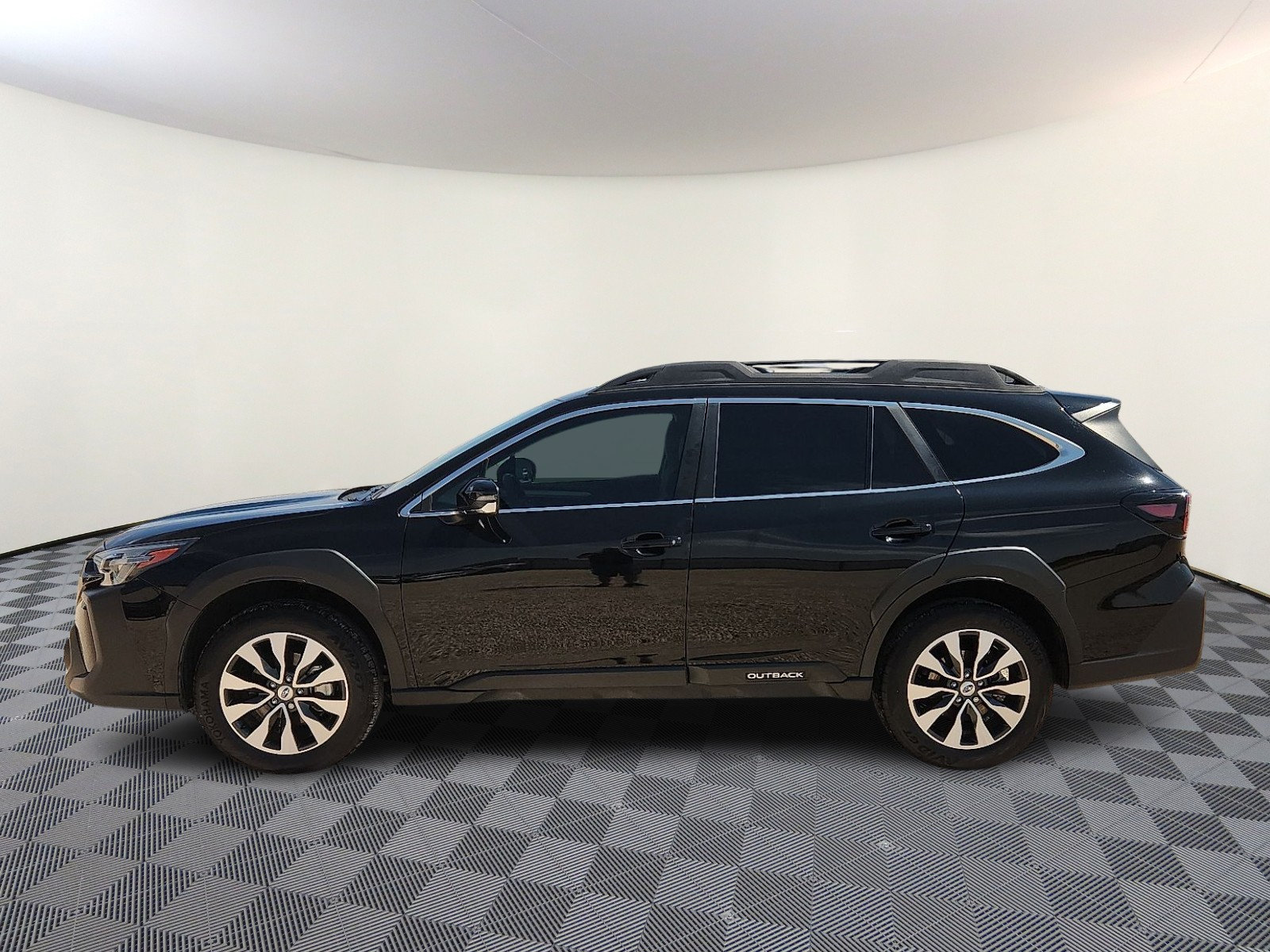 Used 2023 Subaru Outback Limited XT AWD/4WD image 2