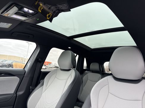 New 2026 Volkswagen Tiguan SE R-Line AWD/4WD image 22