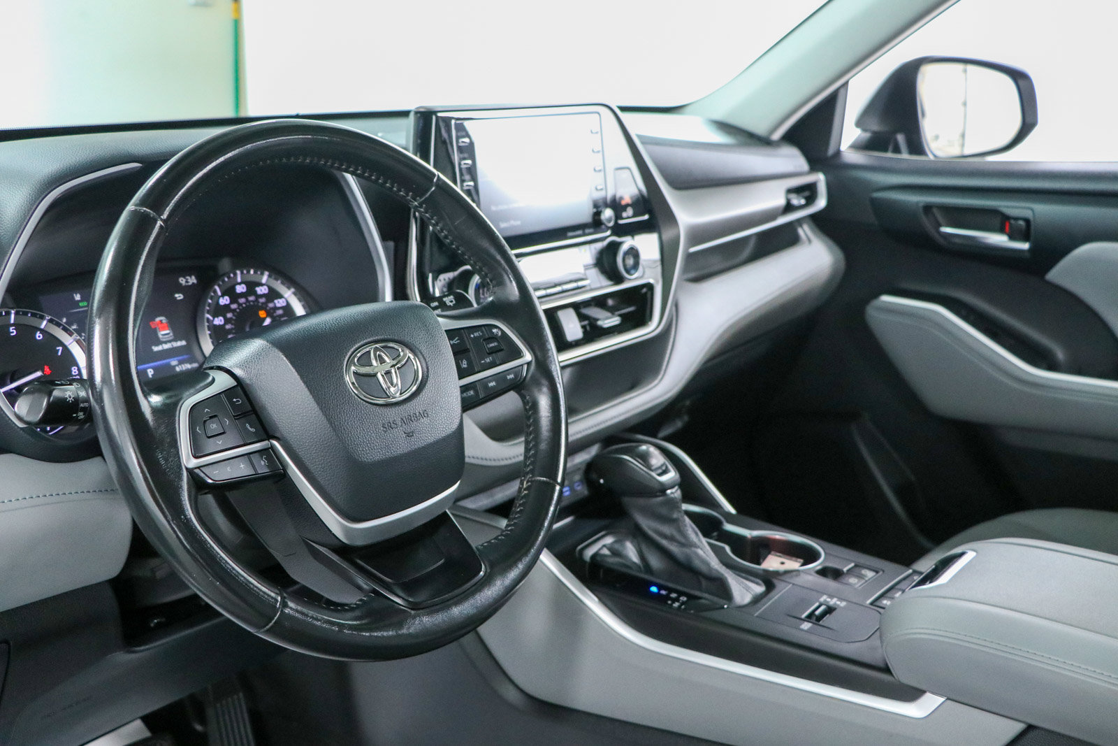 Used 2022 Toyota Highlander XLE FWD image 23
