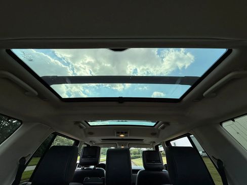 Used 2015 Land Rover LR4 HSE image 15