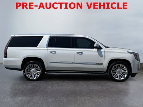Used 2016 Cadillac Escalade ESV Platinum AWD/4WD image 2