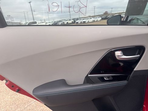 Used 2018 Kia Niro Touring image 17