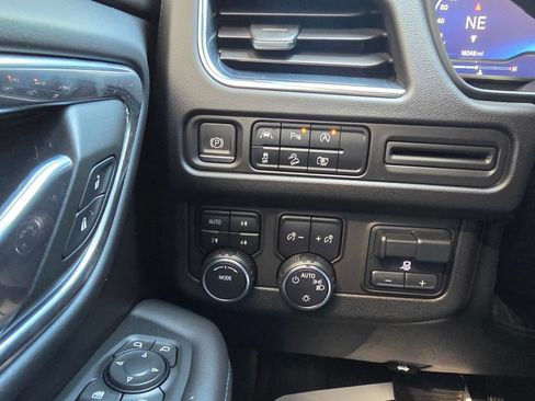 Used 2023 Chevrolet Tahoe Z71 w/ Luxury Package AWD/4WD image 33