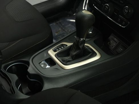 Used 2016 Jeep Cherokee Latitude AWD/4WD image 53
