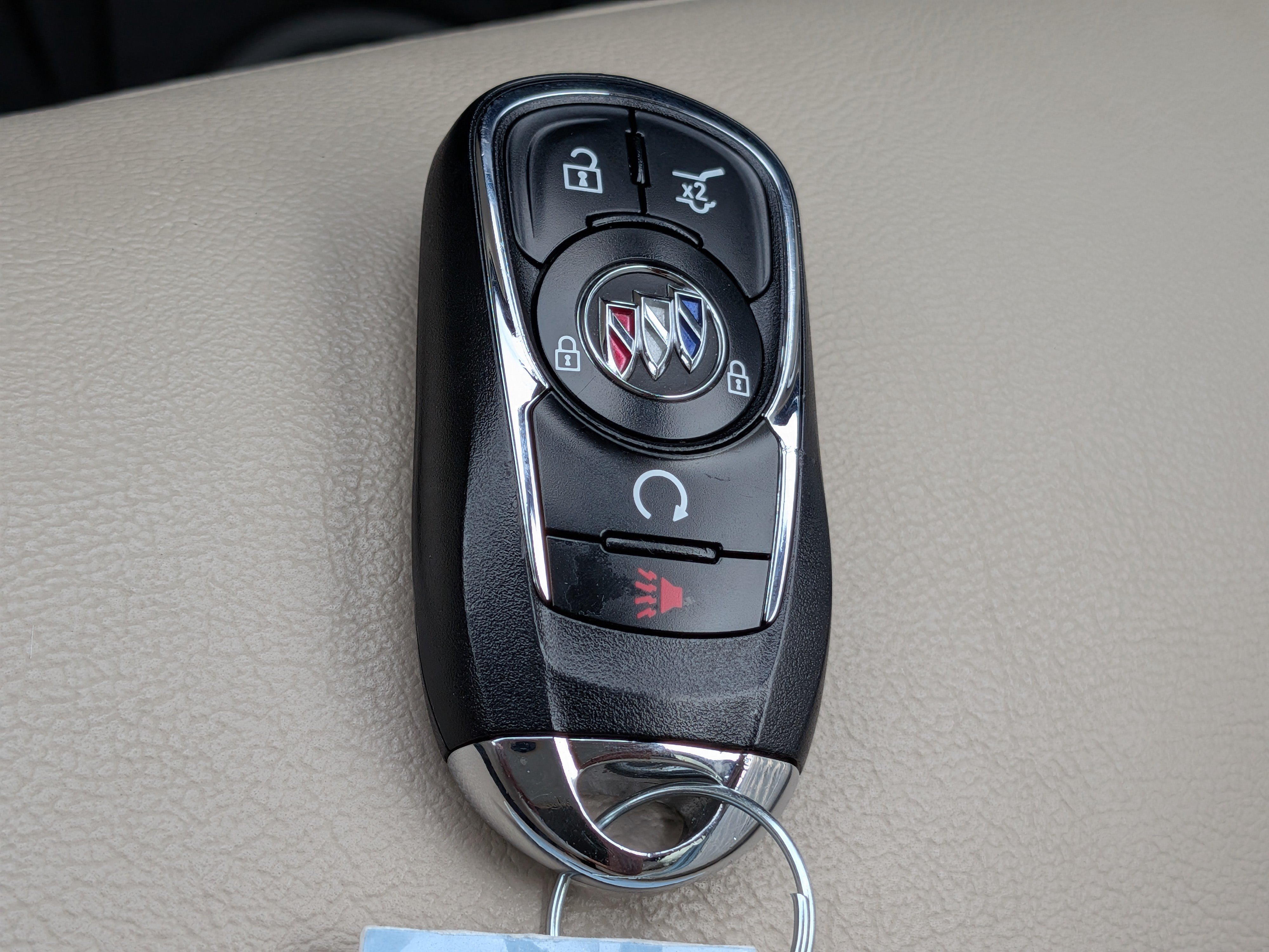 Used 2020 Buick Envision Essence w/ LPO, Cargo Package FWD image 34