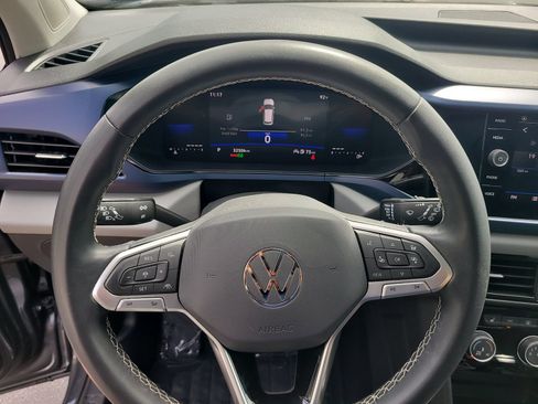 Used 2023 Volkswagen Taos SE w/ Panoramic Sunroof Package FWD image 27