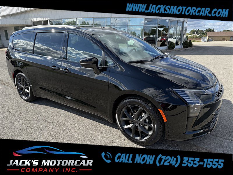 Used 2027 Chrysler Pacifica Limited FWD image 10