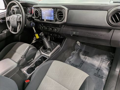 Used 2020 Toyota Tacoma TRD Sport AWD/4WD image 30