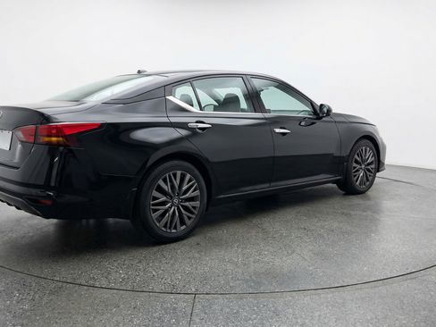 Used 2025 Nissan Altima 2.5 SV image 9