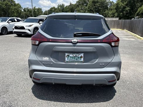 Used 2023 Nissan Kicks SR w/ SR Premium Package FWD image 4