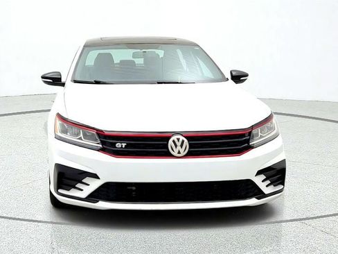 Used 2018 Volkswagen Passat 3.6 FWD image 2