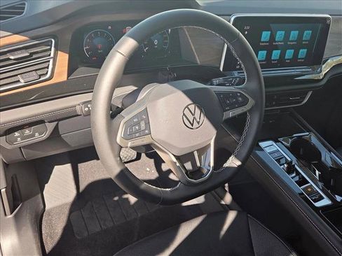 New 2026 Volkswagen Atlas SE image 3