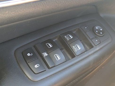 Used 2019 Jeep Grand Cherokee Limited image 19