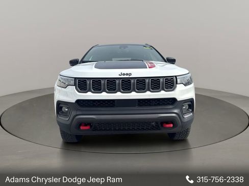 Used 2025 Jeep Compass Trailhawk AWD/4WD image 2