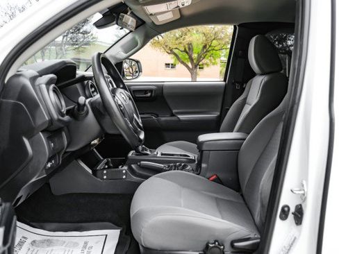 Used 2022 Toyota Tacoma SR image 3