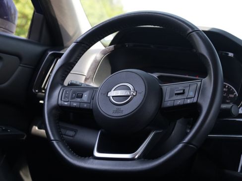 Used 2024 Nissan Pathfinder SV FWD image 6
