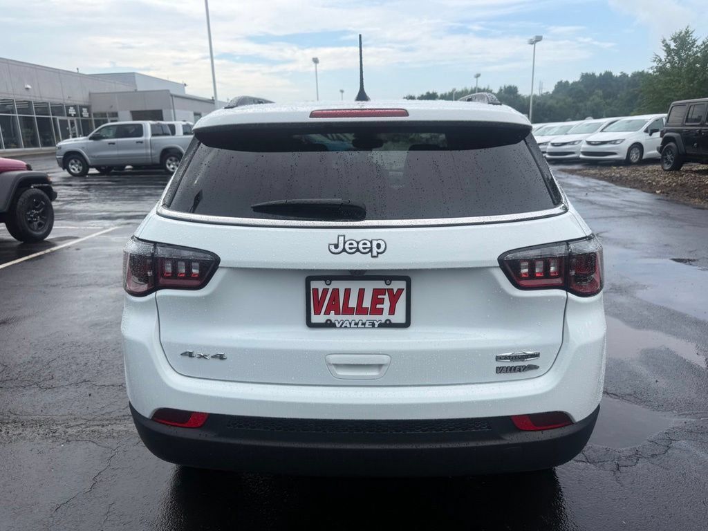 Certified 2022 Jeep Compass Latitude AWD/4WD image 5