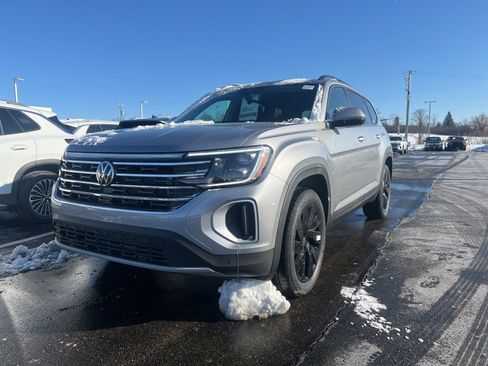 New 2026 Volkswagen Atlas SE image 9