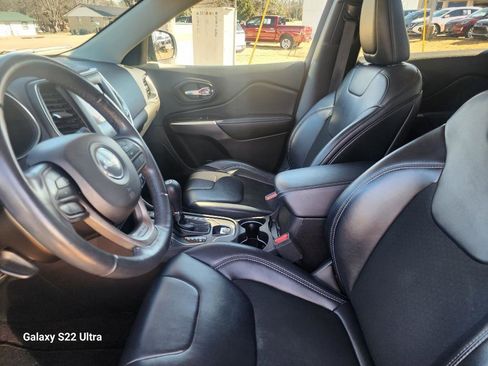 Used 2019 Jeep Cherokee Latitude Plus image 12