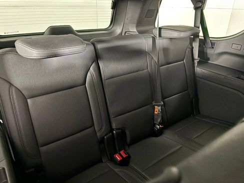 Used 2025 Chevrolet Suburban Z71 AWD/4WD image 18