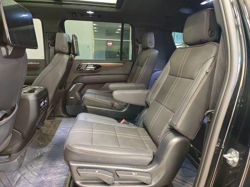 Used 2025 Chevrolet Suburban High Country image 15