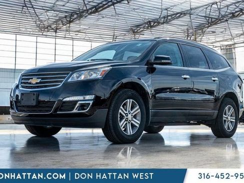 Used 2017 Chevrolet Traverse LT image 1