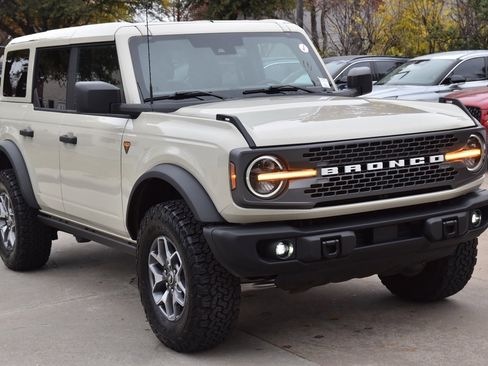 Certified 2025 Ford Bronco Badlands image 4