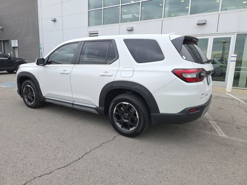 Used 2025 Honda Pilot EX-L image 13