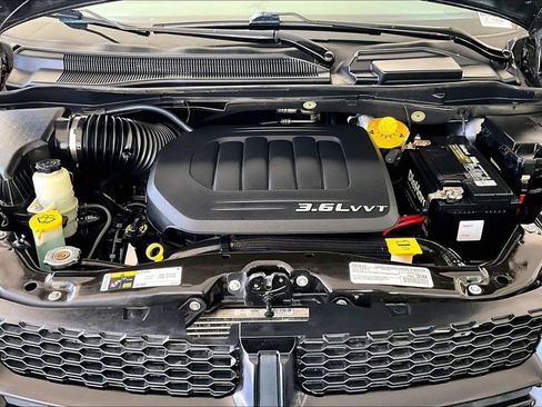 Used 2018 Dodge Grand Caravan SE FWD image 28