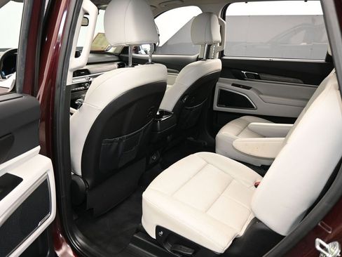 Used 2022 Kia Telluride EX w/ EX Premium Package image 39
